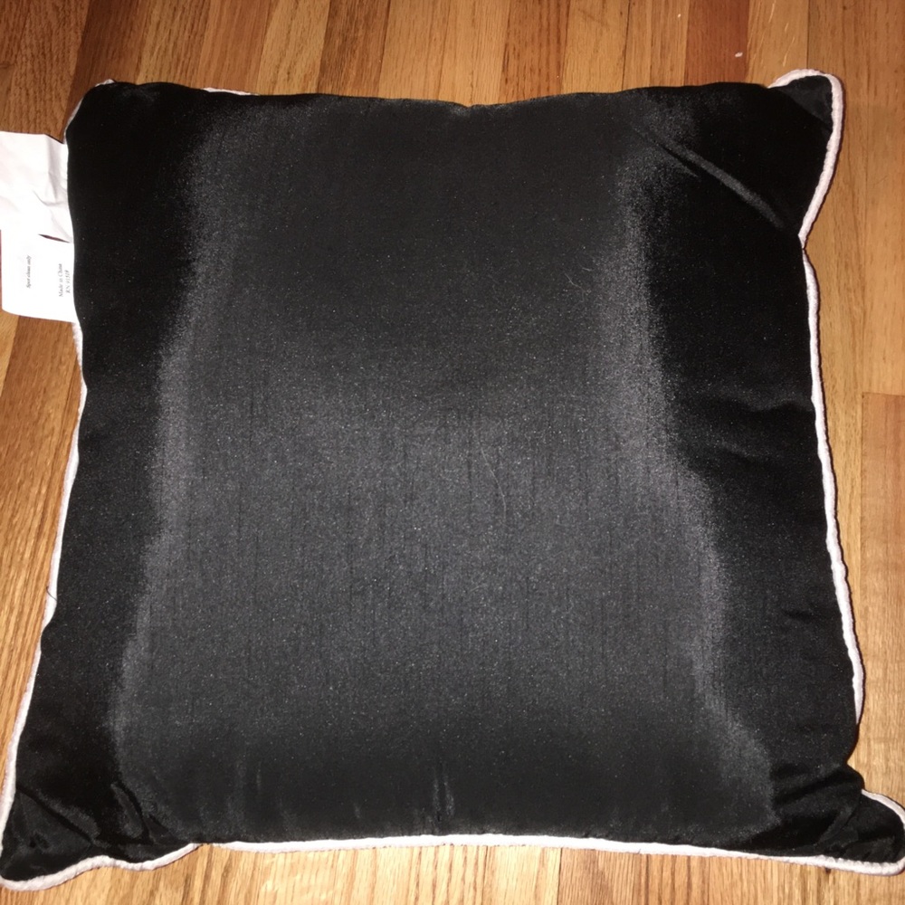 Decorative pillows - Picture 3 of 6